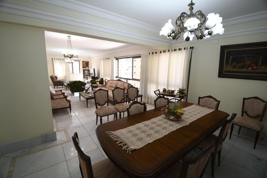Sala de apartamento à venda com 5 quartos, 221m² em Cambuí, Campinas