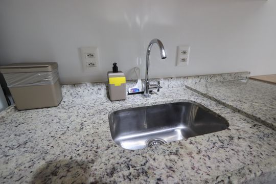 Cozinha de kitnet/studio para alugar com 1 quarto, 24m² em Paraíso, São Paulo