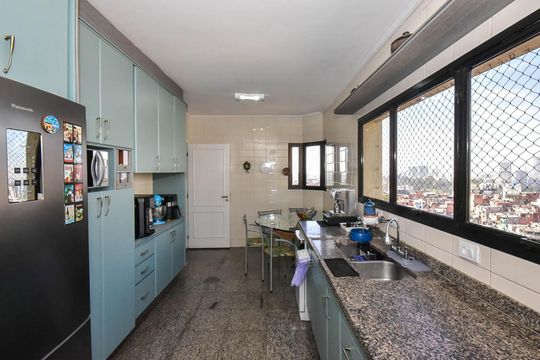 Cozinha de apartamento à venda com 4 quartos, 228m² em Morumbi, São Paulo