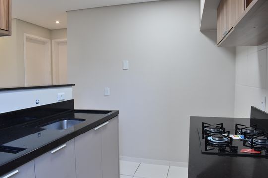 Cozinha de apartamento à venda com 2 quartos, 49m² em Campina do Arruda, Curitiba