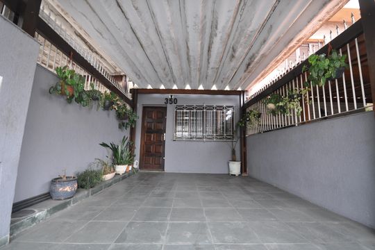Garagem de casa para alugar com 2 quartos, 120m² em Vila Leonor, São Paulo