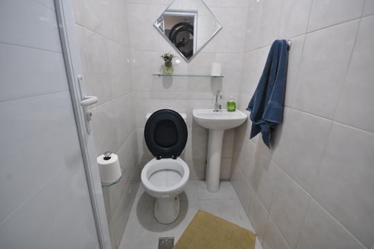 Banheiro de Serviço de casa para alugar com 2 quartos, 120m² em Vila Leonor, São Paulo