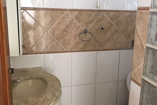 Banheiro de apartamento à venda com 2 quartos, 64m² em Vila Marlene, São Bernardo do Campo