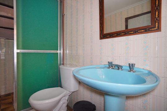 Área Externa - Banheiro  de casa à venda com 5 quartos, 390m² em Jardim Lindóia, Porto Alegre