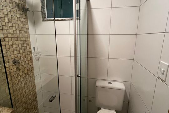 Banheiro de apartamento para alugar com 1 quarto, 29m² em Ca Vicente Pires, Brasília