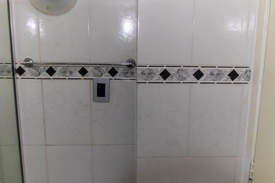 Banheiro de apartamento à venda com 2 quartos, 60m² em Cubango, Niterói