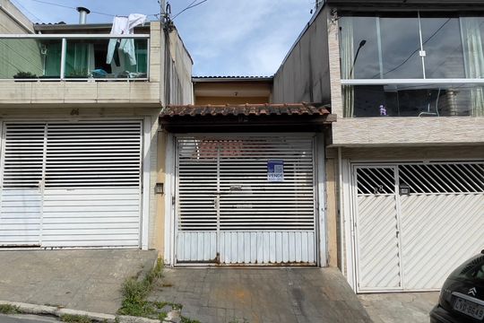 Fachada+Placa de casa à venda com 2 quartos, 120m² em Vila Carmosina, São Paulo