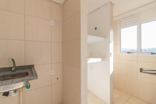 Cozinha de apartamento à venda com 3 quartos, 53m² em Cavalhada, Porto Alegre