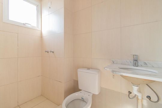 Banheiro da Suíte de apartamento à venda com 3 quartos, 53m² em Cavalhada, Porto Alegre