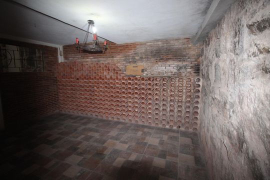 Adega de casa à venda com 4 quartos, 390m² em Jardim Londrina, São Paulo