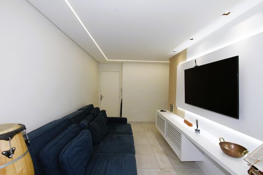 Sala de apartamento à venda com 1 quarto, 60m² em Vila Amaral, Belo Horizonte