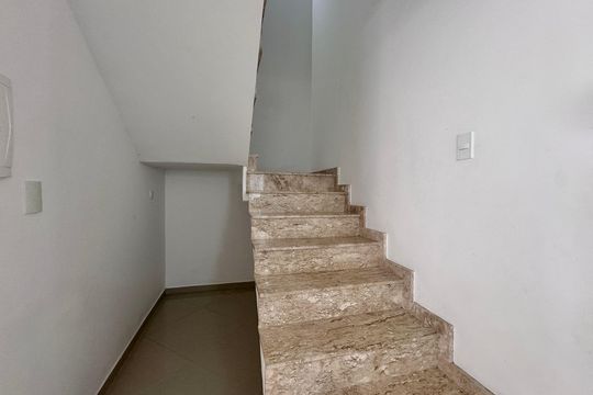 Escada de casa para alugar com 3 quartos, 180m² em Vargem Grande, Rio de Janeiro
