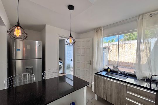 Cozinha de casa para alugar com 3 quartos, 180m² em Vargem Grande, Rio de Janeiro