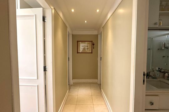 Corredor de apartamento à venda com 3 quartos, 167m² em Copacabana, Rio de Janeiro