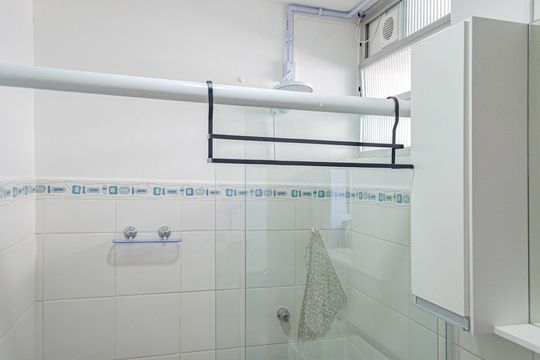 Banheiro de apartamento para alugar com 1 quarto, 56m² em Centro, Florianópolis