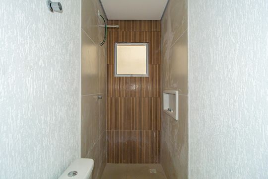 Banheiro de kitnet/studio para alugar com 1 quarto, 44m² em Jardim Analia Franco, São Paulo