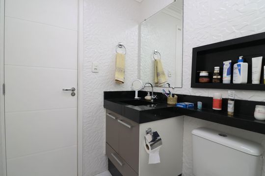 Banheiro da Suíte de apartamento à venda com 2 quartos, 137m² em Vila Antonieta, Guarulhos
