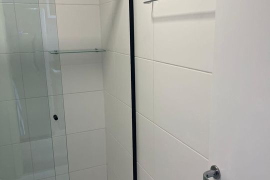 Banheiro de kitnet/studio para alugar com 1 quarto, 25m² em Butantã, São Paulo