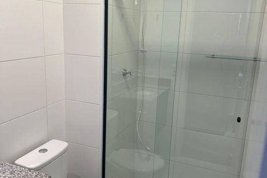 Banheiro de kitnet/studio para alugar com 1 quarto, 25m² em Butantã, São Paulo