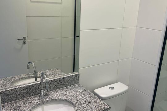 Banheiro de kitnet/studio para alugar com 1 quarto, 25m² em Butantã, São Paulo