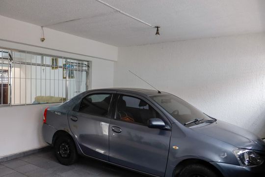 Garagem de casa à venda com 3 quartos, 222m² em Bela Vista, Osasco