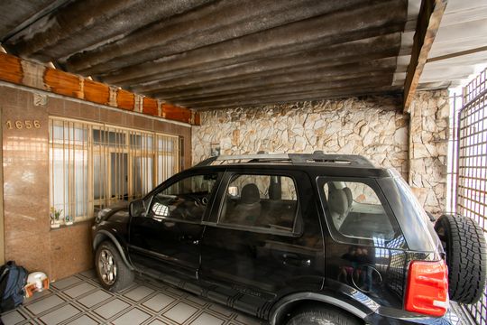 Garagem de casa à venda com 3 quartos, 400m² em Cangaiba, São Paulo
