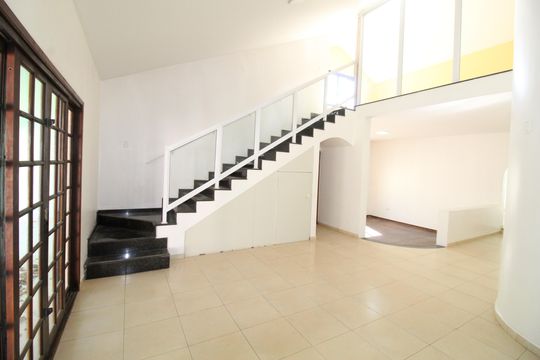 Casa para alugar com 4 quartos, 450m² em Jardim Alvorada, São José dos Campos