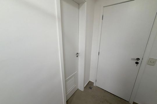 Banheiro de serviço de apartamento para alugar com 3 quartos, 138m² em Jardim Caravelas, São Paulo