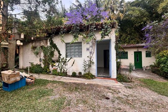 Área externa de casa para alugar com 2 quartos, 50m² em Granja Viana, Cotia