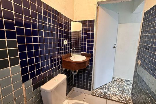 Banheiro social de casa para alugar com 2 quartos, 50m² em Granja Viana, Cotia