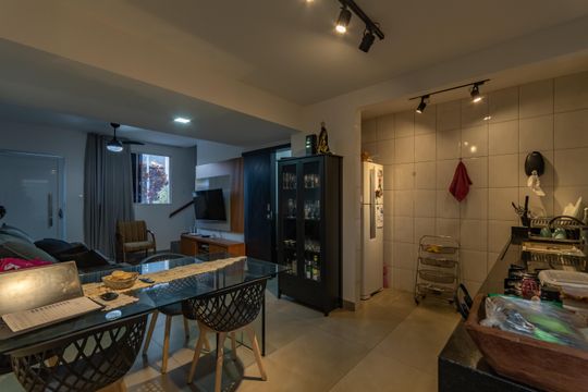 Cozinha de casa de condomínio à venda com 2 quartos, 72m² em Castelo, Belo Horizonte