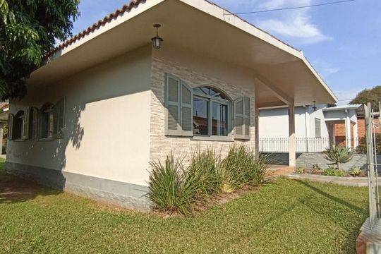 Quintal de casa à venda com 3 quartos, 120m² em São Jorge, Novo Hamburgo