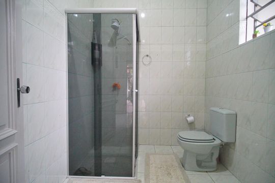 Banheiro de casa à venda com 3 quartos, 120m² em São Jorge, Novo Hamburgo