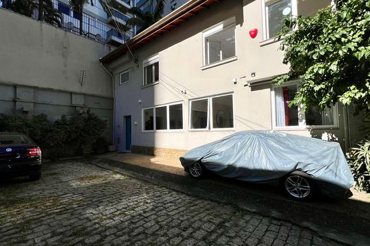 Fachada de casa à venda com 3 quartos, 160m² em Jardim Paulista, São Paulo