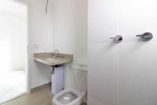 Banheiro da Suíte 1 de apartamento para alugar com 2 quartos, 77m² em Pinheiros, São Paulo