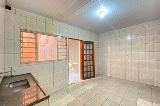 Cozinha de casa para alugar com 1 quarto, 60m² em Jardim Vila Galvao, Guarulhos