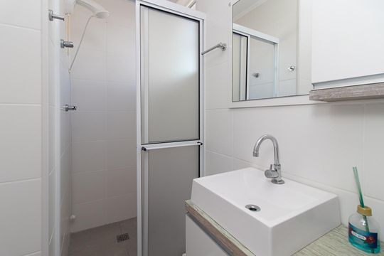 Banheiro Social de kitnet/studio à venda com 1 quarto, 26m² em Centro Histórico, Porto Alegre