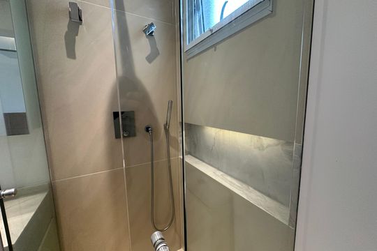 Banheiro da Suíte 1 de apartamento à venda com 3 quartos, 215m² em Alphaville Industrial, Barueri