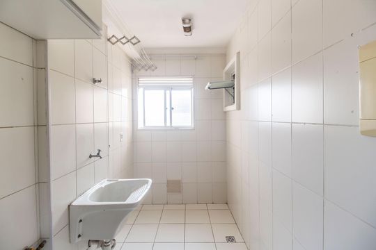 Área de Serviço de apartamento para alugar com 3 quartos, 56m² em Vila da Oportunidade, Carapicuíba