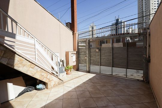 Garagem de casa à venda com 2 quartos, 217m² em São Domingos, São Paulo