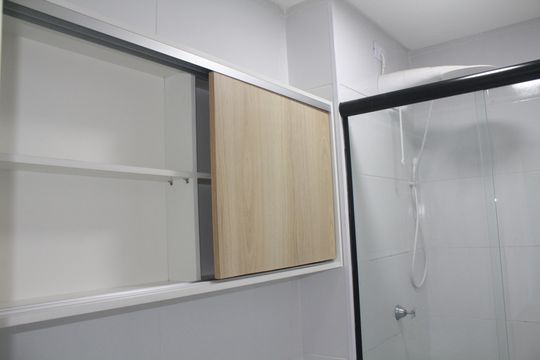 Banheiro de apartamento à venda com 2 quartos, 38m² em Vila Galvão, Guarulhos