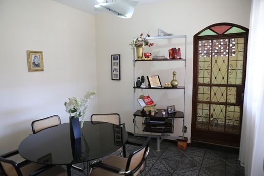 Sala de casa à venda com 5 quartos, 300m² em Jardim Vera Cruz, Contagem