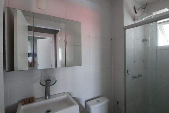Banheiro de apartamento à venda com 2 quartos, 63m² em Igara, Canoas