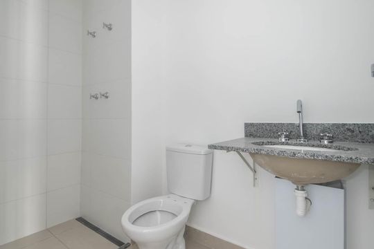 Banheiro de apartamento à venda com 1 quarto, 23m² em Cidade Monções, São Paulo