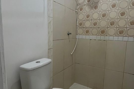 Banheiro de kitnet/studio para alugar com 1 quarto, 25m² em Cidade Universitária, Campinas