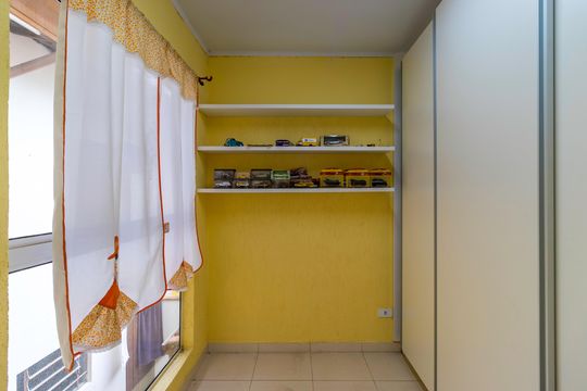 Quarto de Serviço de casa à venda com 2 quartos, 150m² em Vila Sonia, São Paulo