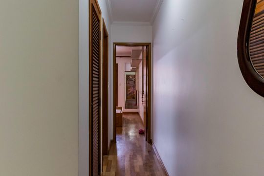 Corredor de casa à venda com 2 quartos, 150m² em Vila Sonia, São Paulo