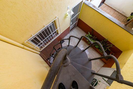 Escada de casa à venda com 2 quartos, 150m² em Vila Sonia, São Paulo