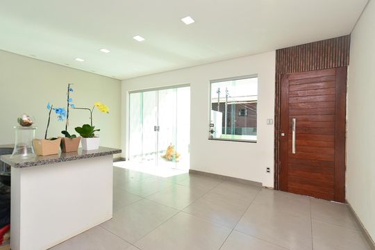 Casa à venda com 3 quartos, 101m² em Fernão Dias, Belo Horizonte
