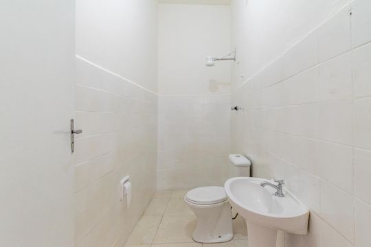 Banheiro de Serviço de casa à venda com 2 quartos, 142m² em Vila Guarani (zona Sul), São Paulo